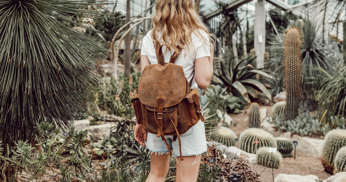 womens-leather-backpack